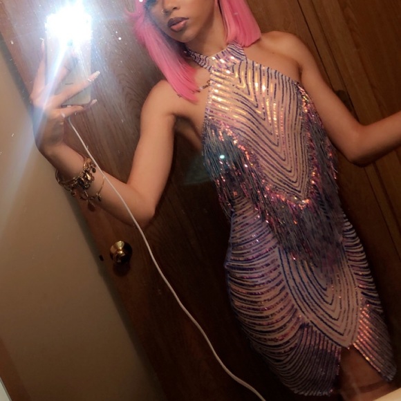 I’m selling this beautifulblue/multi colored dress - Picture 2 of 3